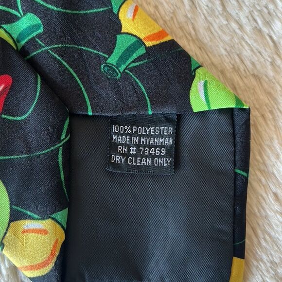 Looney tunes festive holiday tie - Picture 13 of 14